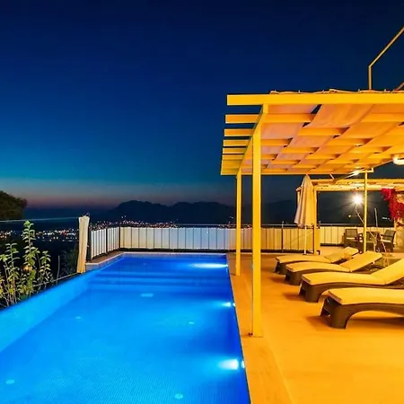 ヴィラ Panoromik Deniz Manzarasi Hilal